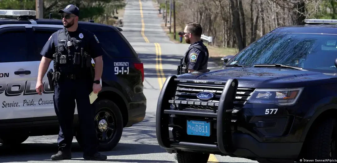 Arrestan a un hombre por intento de ataque con bombas en sedes partidistas de Washington