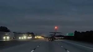 Aterrizaje de emergencia de avioneta en autopista de Florida captado en video