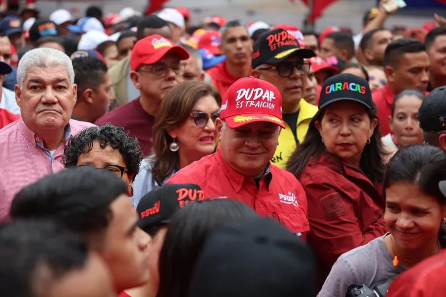 Gobierno de Maduro intensifica mensajes de advertencia a EE.UU.