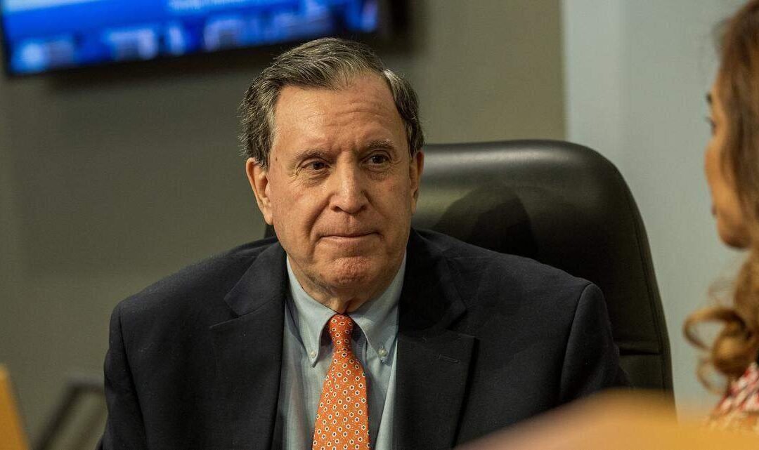 Joe Carollo renuncia como comisionado de Miami una semana antes de concluir su mandato