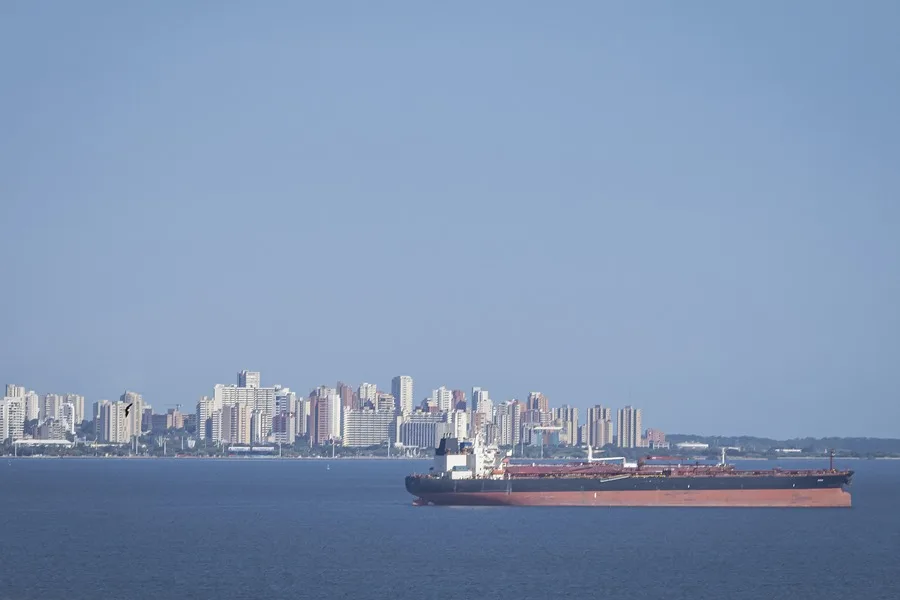 Maduro advierte sobre desestabilización del mercado petrolero mundial