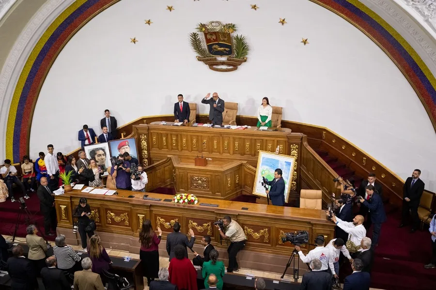 Parlamento de Maduro endurece penas contra el apoyo al bloqueo de EEUU