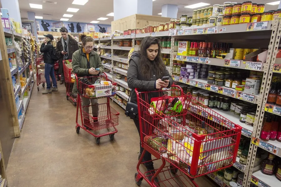 La inflación se estanca en EE.UU. mientras Trump presiona a la Reserva Federal para bajar las tasas