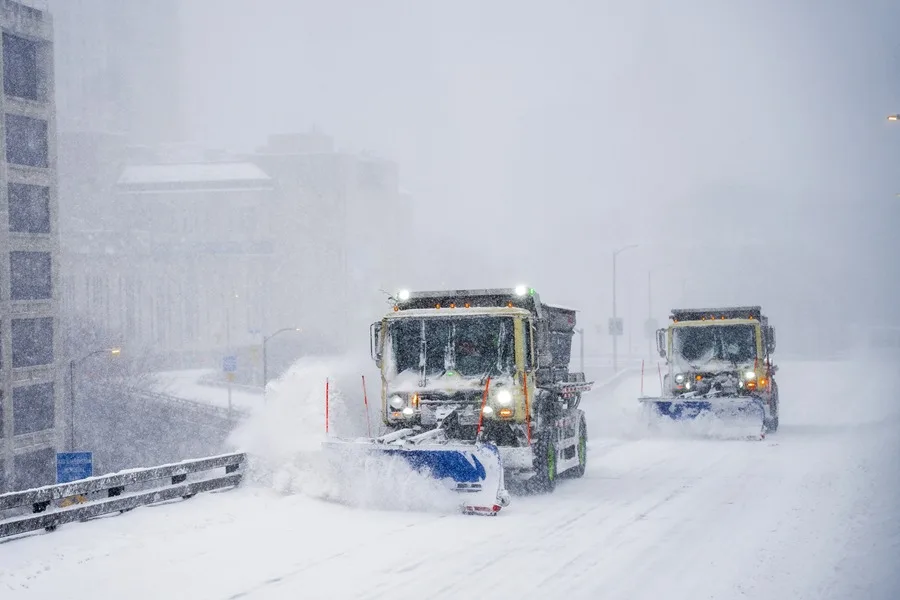 Tormenta invernal histórica deja 15 muertos y parálisis logística en EE. UU.