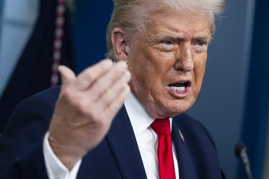 Trump reitera su plan de anexar Groenlandia y cancela su asistencia al G7 en París