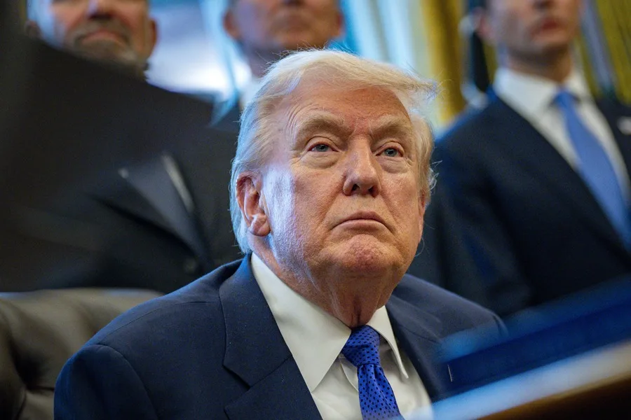 Trump sugiere un enfoque «más suave» tras muertes en operativos migratorios