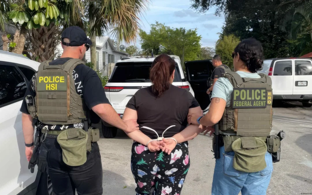 Destituyen a juezas de inmigración por frenar deportaciones de activistas