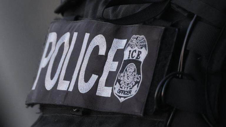 ICE recluye en el Centro Broward a la hija del general cubano Ulises Rosales por violación migratoria