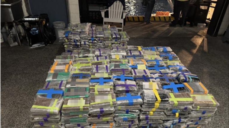Interceptan cargamento de 1.7 toneladas de cocaína en Miami
