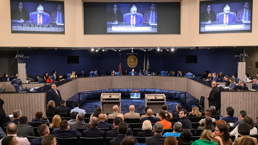 Cinco candidatos ganan su puesto en la Comisión de Miami-Dade sin recibir un solo voto