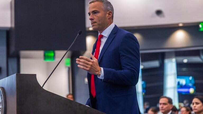 El Concejo de Doral aprueba por unanimidad el contrato del nuevo jefe de Policía Matthew Castillo