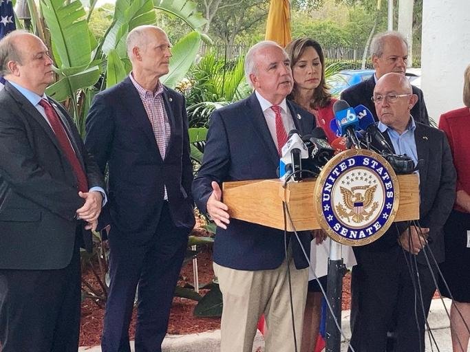 Republicanos en Florida culpan a Cabello por frenar ayuda
