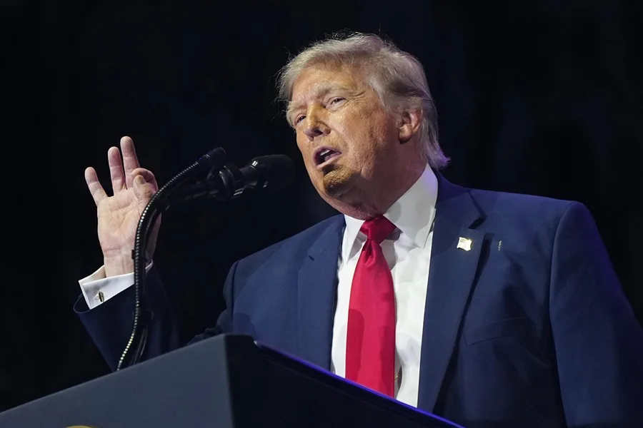 Trump afirma que Cuba se acerca a EE.UU. y reporta captura de espía