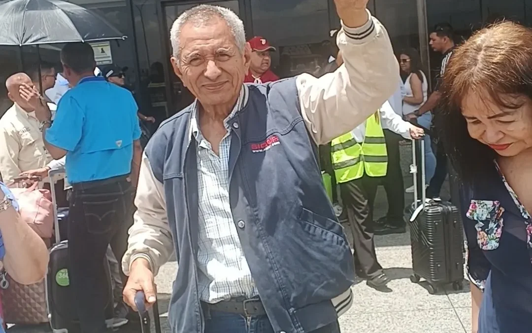 Pablo Medina regresa a Venezuela tras una década en el exilio y anuncia nuevo movimiento político