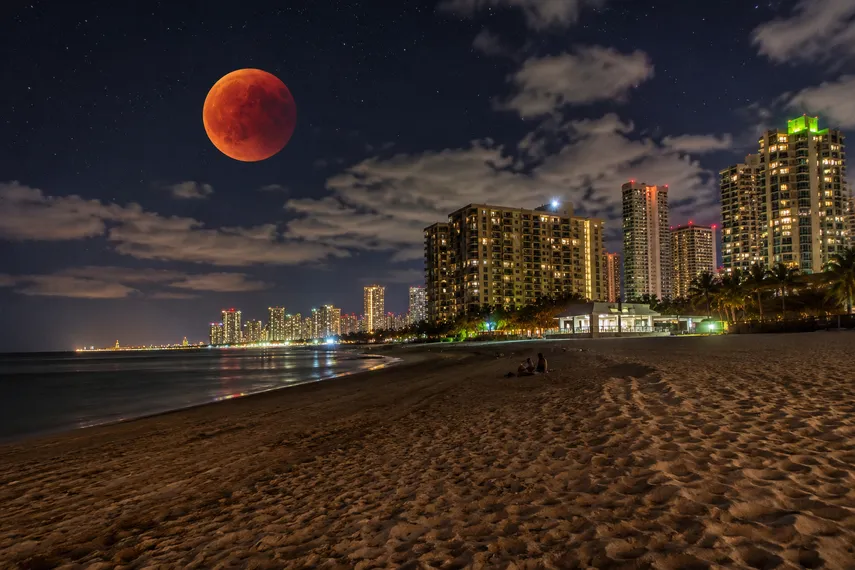 Un eclipse lunar parcial iluminará el cielo del sur de Florida