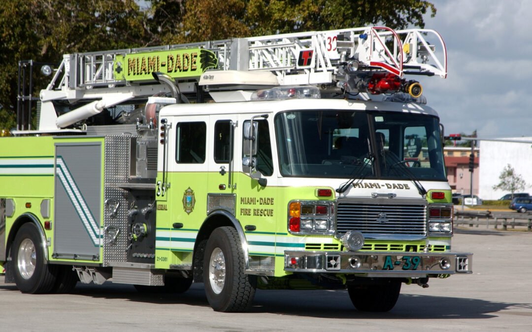 Hallan un cadáver tras voraz incendio en Miami-Dade