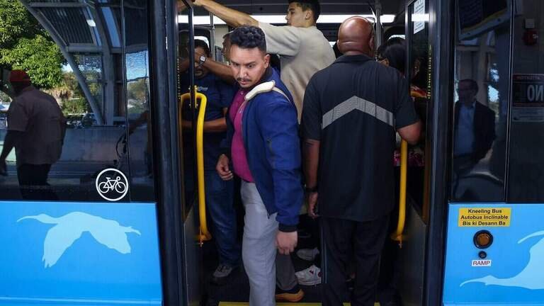Miami-Dade evita recortes en autobuses de madrugada pero evalúa alza de tarifas