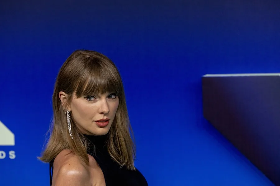 Taylor Swift rompe récord histórico como la artista más premiada de los MTV VMA