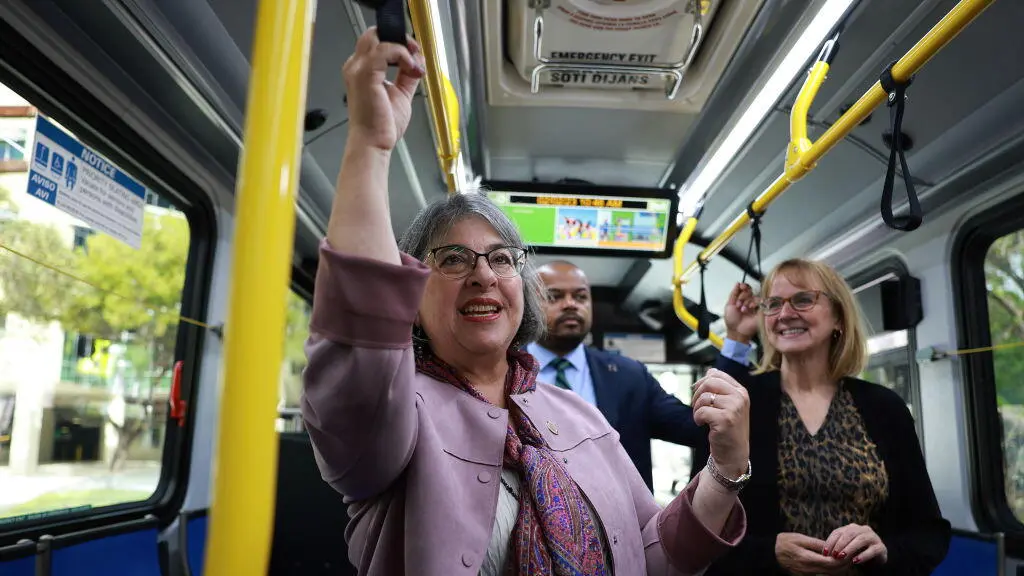 Comisión de Miami-Dade evalúa primer incremento en tarifas de transporte público en 13 años