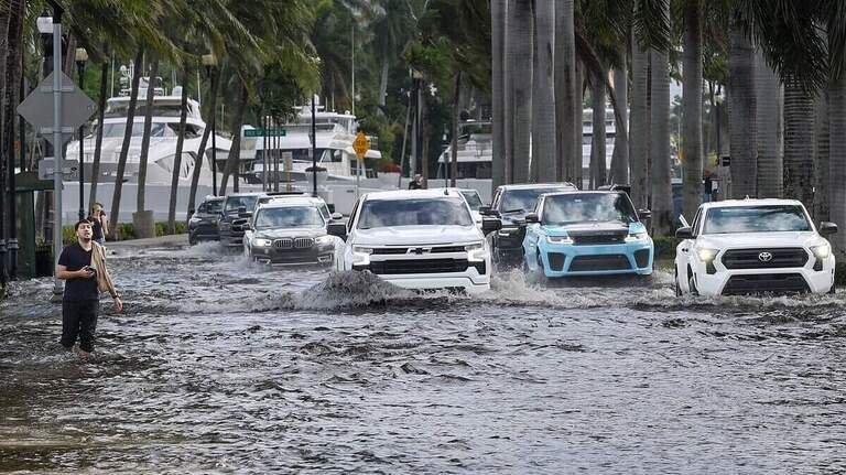 Inundaciones históricas por Mareas Rey paralizan zonas costeras del sur de Florida
