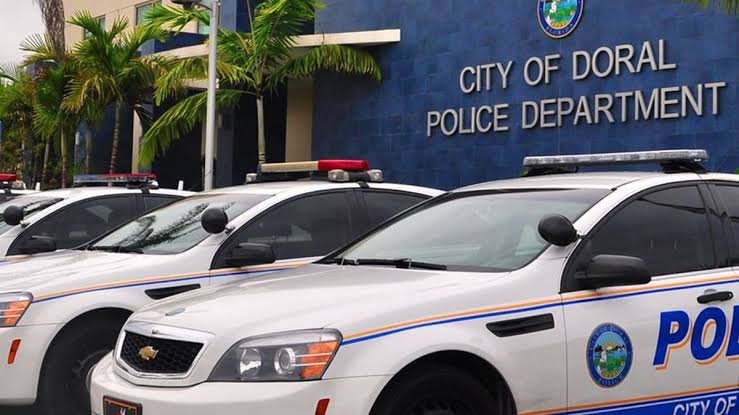 Policía de Doral detiene a fugitivo con órdenes pendientes en tres condados tras parada de tráfico