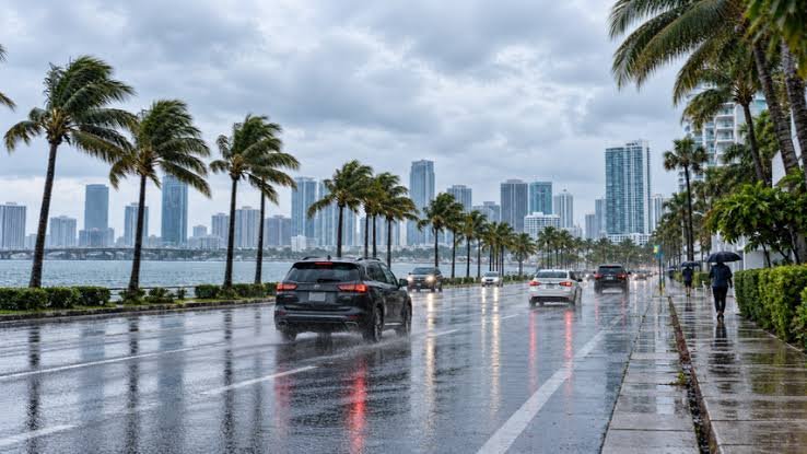 Pronostican fin de semana lluvioso, ventoso y con descenso térmico en el sur de Florida